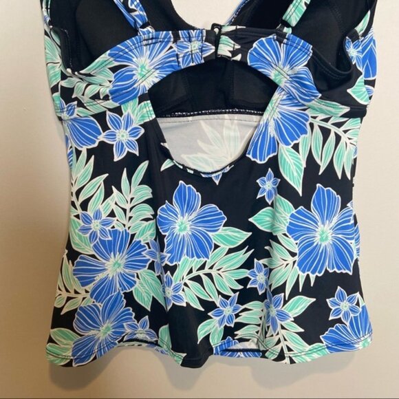 Woman floral swim top size 34/DD‎ - Picture 6 of 11